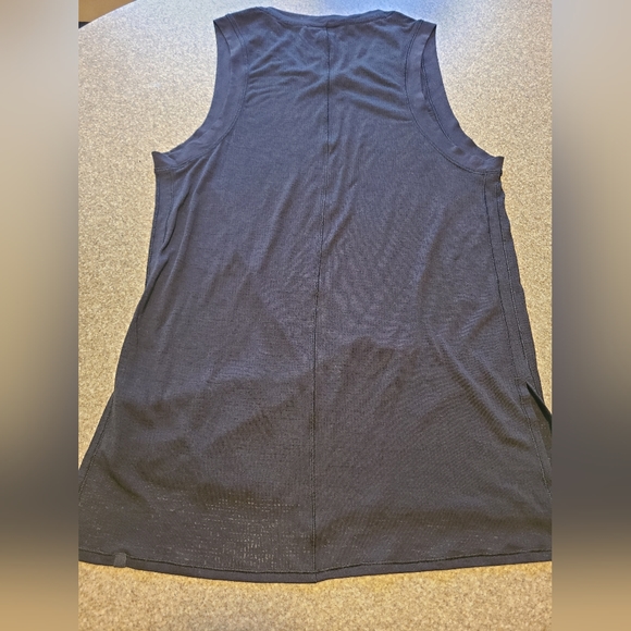 Lululemon size 6 split hem muscle tank - Picture 4 of 5